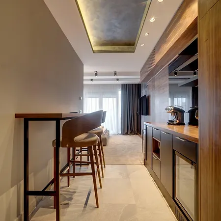 Black Pearl Luxury 4*