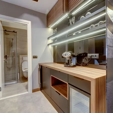 Black Pearl Luxury 招待所 4*