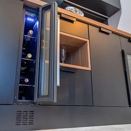 Black Pearl Luxury 招待所 4*