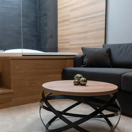 Black Pearl Luxury 招待所 4*