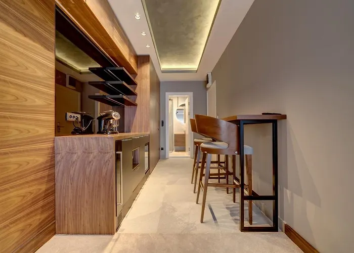 Black Pearl Luxury 4*